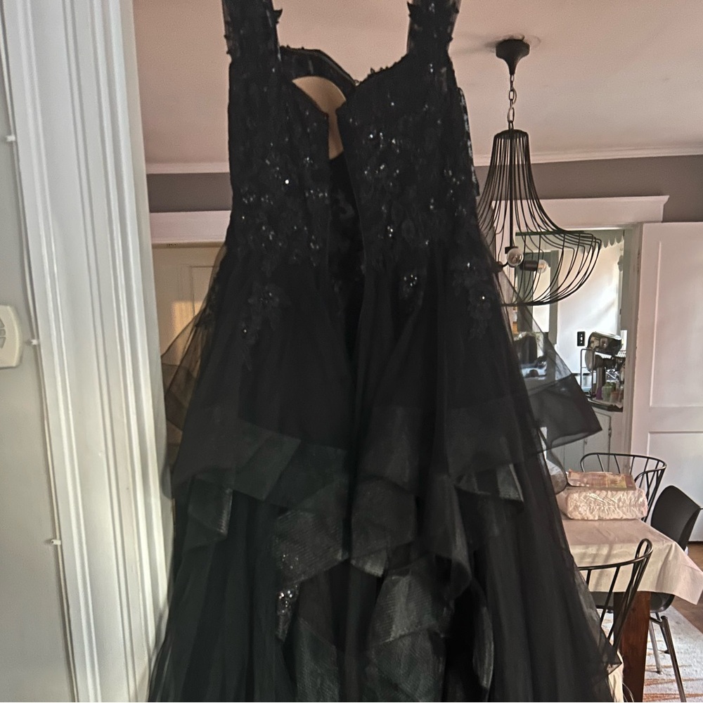 Ellie Wilde prom dress - Picture 5 of 8
